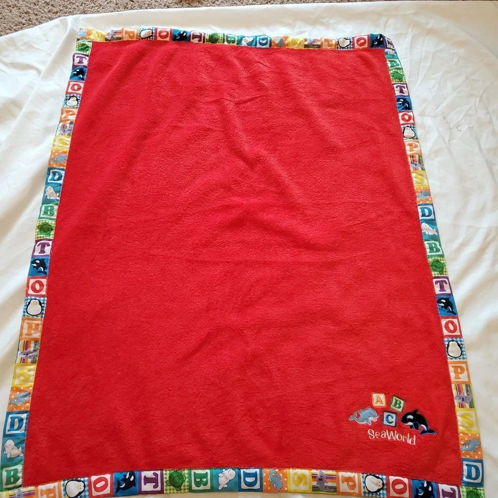 Seaworld Fleece‎ Baby Blanket Red Alphabet Block Trim Shamu Dolphin Nursery